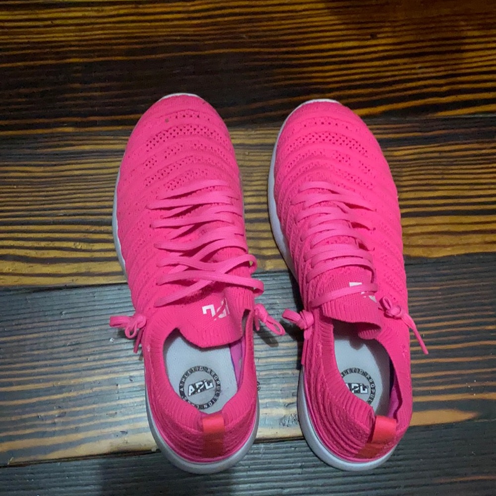 APL pink shoe size 9.5